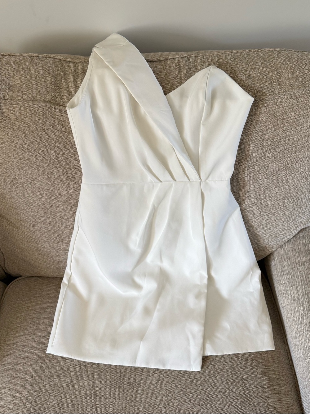 Vestique White One-Shoulder  Mini Dress